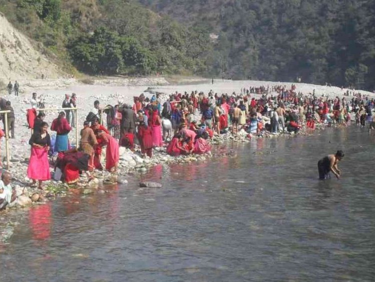 कात्तिके स्नानका लागि कालीगण्डकीमा दैनिक भीड